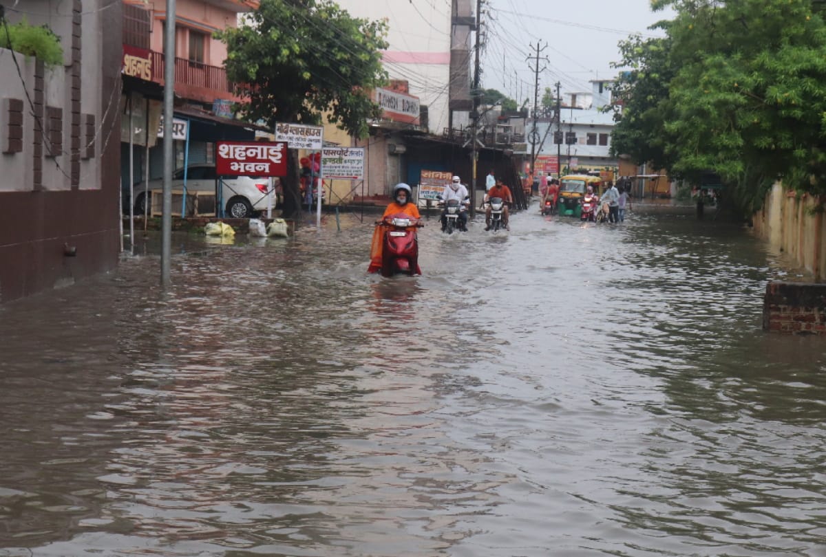 weather update today People are troubled by bad condition of colony in rainy season at gorakhpur