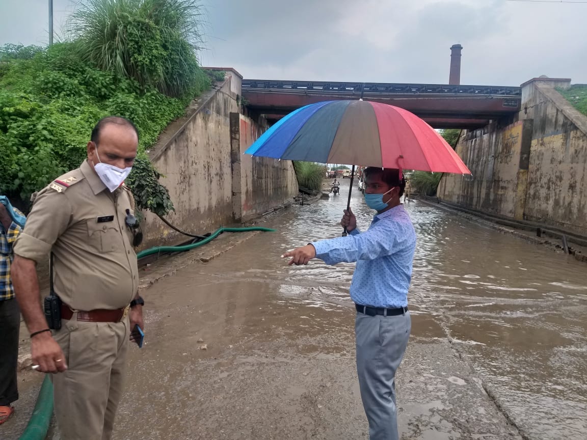 dm mirzapur removed water logging under overbridge