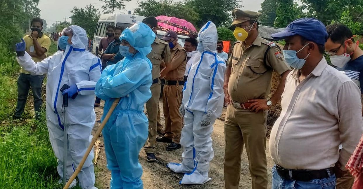 Protest of team reached to pick up Corona infected woman