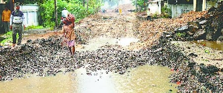 Drainage system broke even after crores, people ordered to evacuate