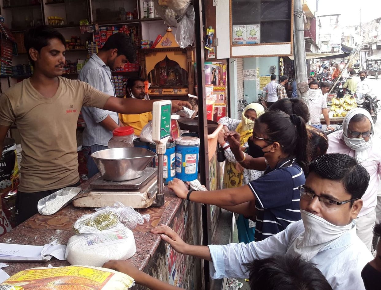 rush at farrukhabad shops for lockdown