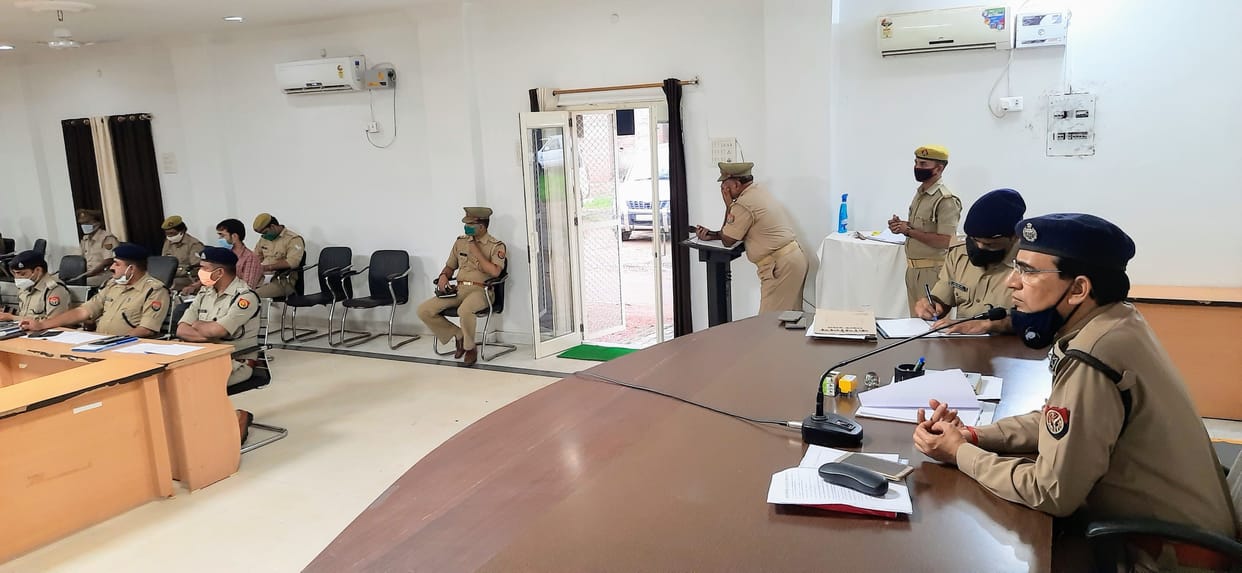 sp mirzapur meeting in police line