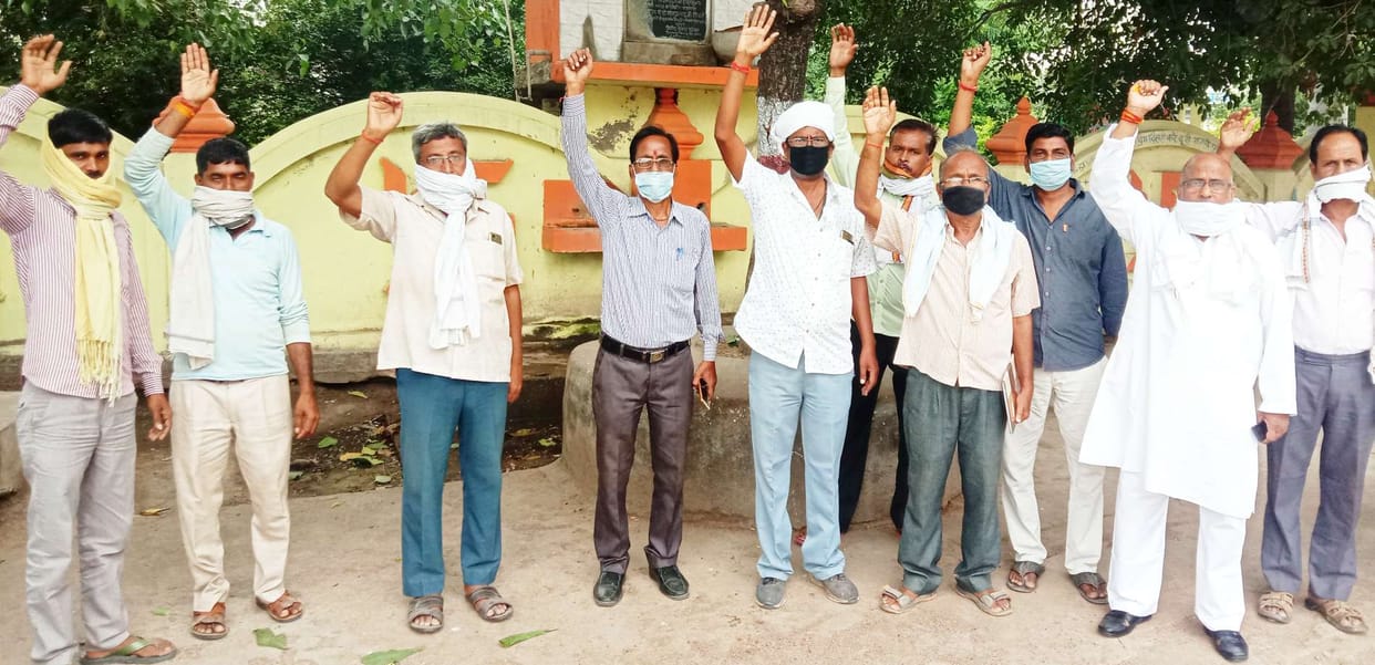 Traders protested on the second day against the Mandi duty
