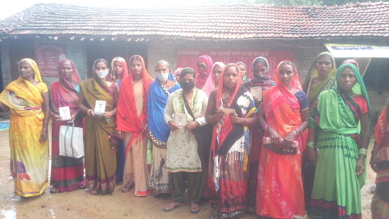 woman protest against kotedar for giving less food grains