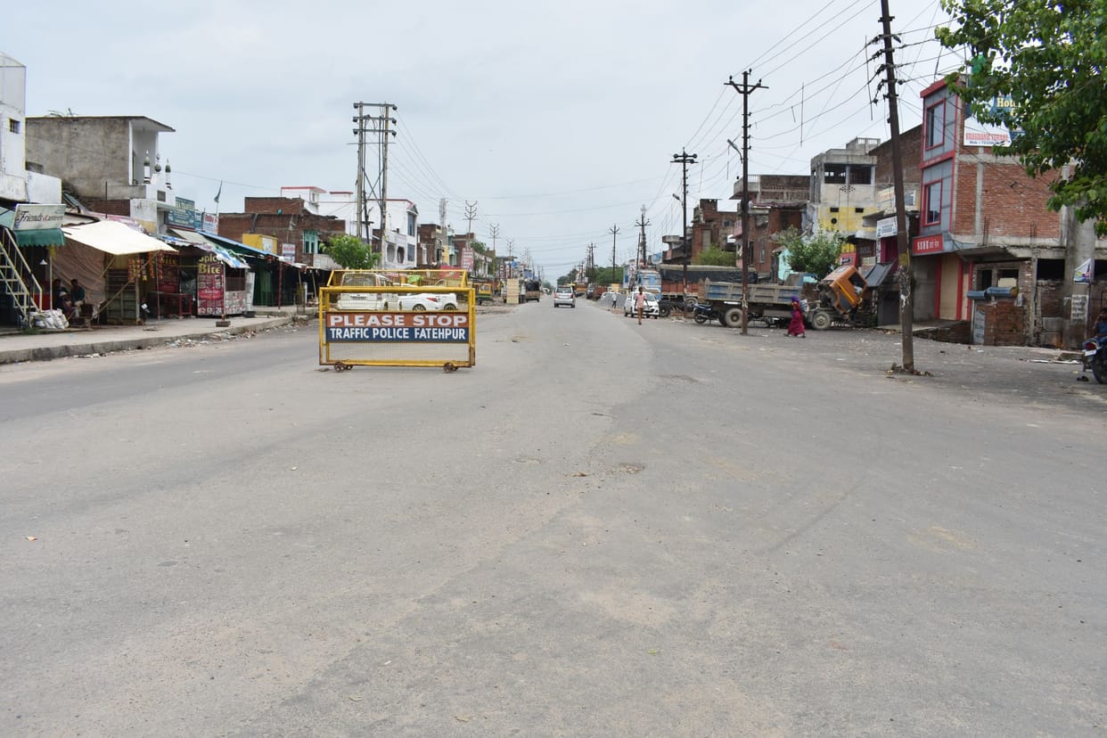 City in silence, police guard from street to street