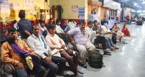 People were scared by the announcement of lockdown .. crowd increased at bus stand