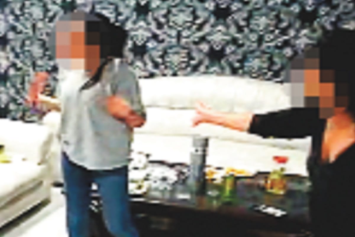 Amar Ujala Exclusive: Two daroga are dancing with girls  in a flat in Meerut and video viral