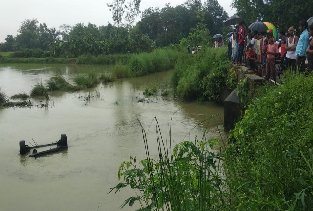 Three people died due to uncontrolled car drain in Sant Kabir Nagar