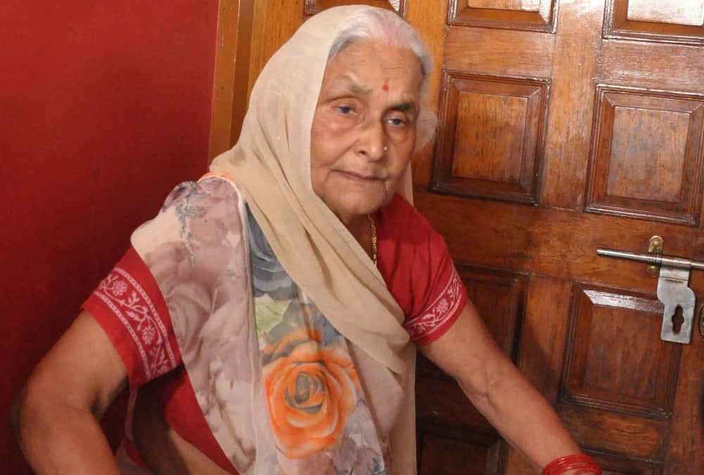 Vikas Dubey mother says deep prakash Surrender to front of police Otherwise the police will kill everyone