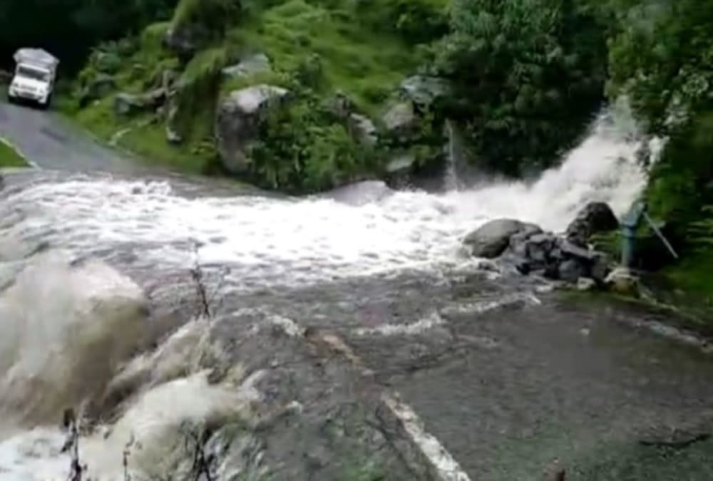 Uttarakhand Weather update: Car swept in overflow canal, Stones and debris fall on badrinath highway