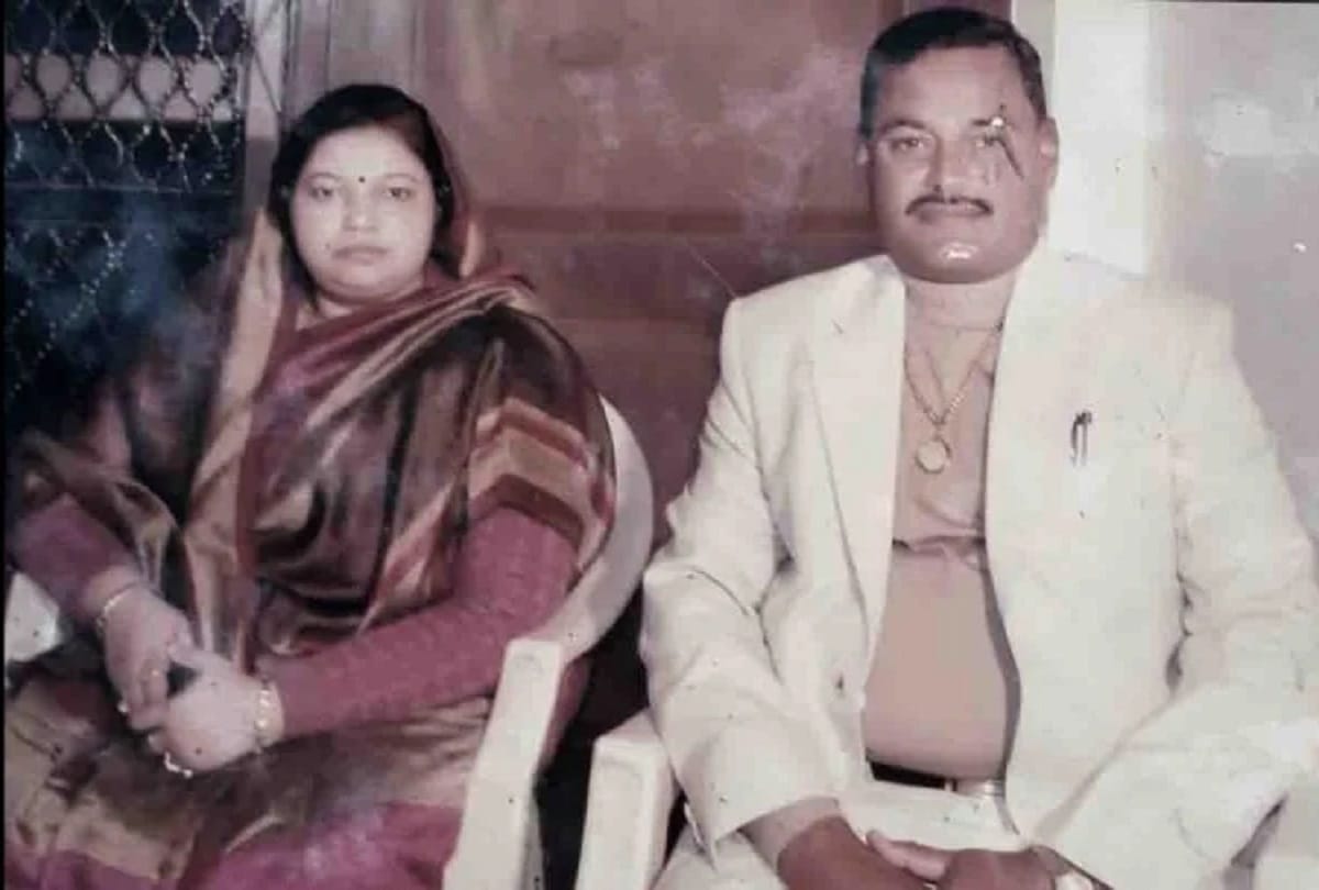 Vikas Dubey met Mayawati directly Two BJP MLA very close Photo viral on social media with two Samajwadi Party MLA