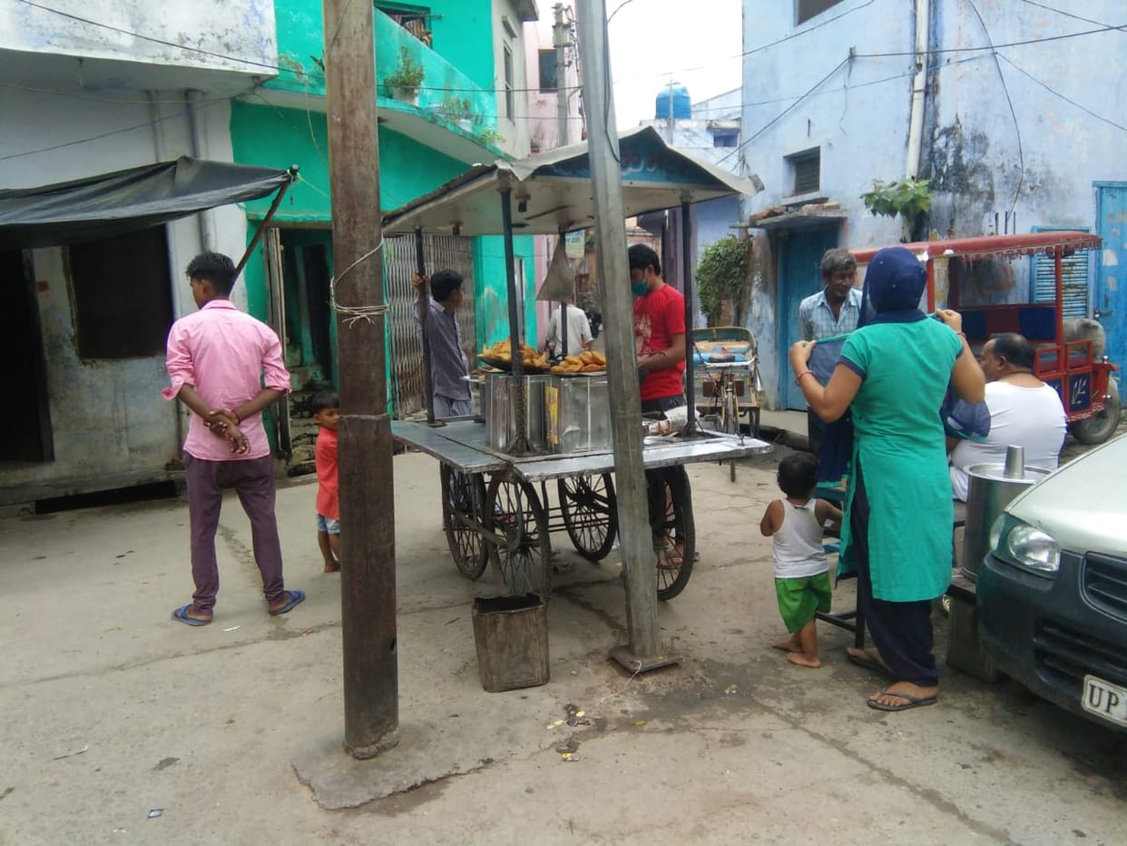 Main market closed, shops open in street mohallas