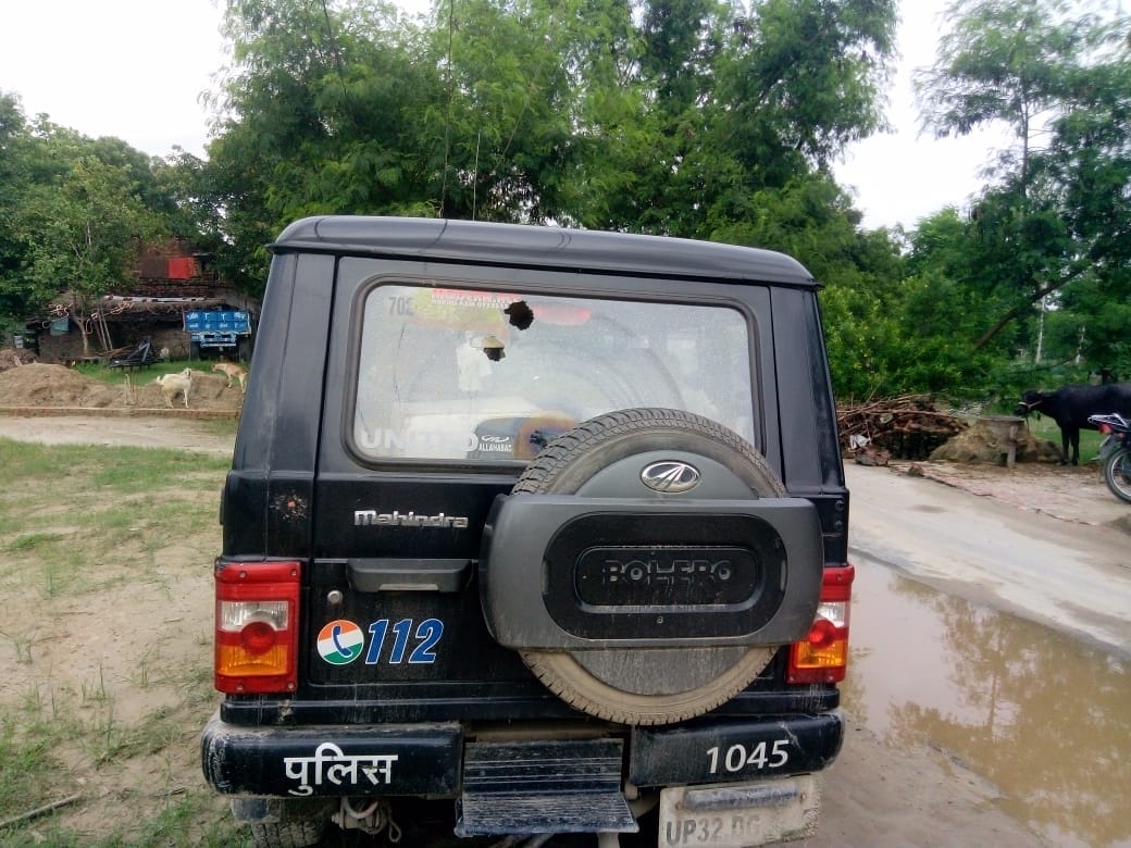 Youth of two villages clashed in minor dispute, stone pelt on UP 112 police, vehicle damaged