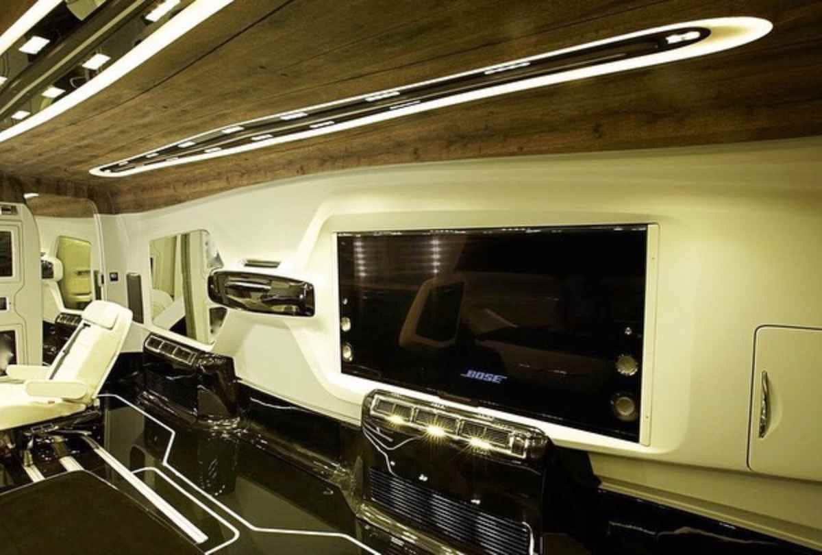 Shah Rukh Khan Vanity Van Photos here inside look