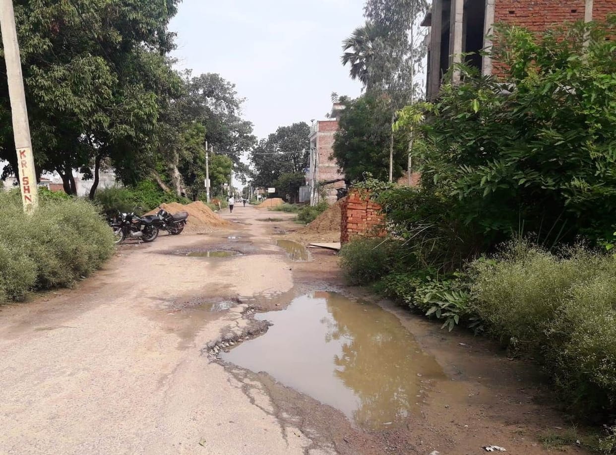 Neglected by officials, the Collectorate Road has been in disarray for two decades in auraiya