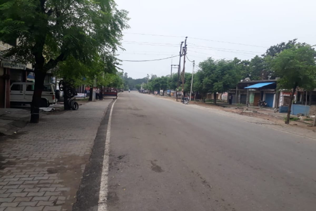 All markets and roadways buses are closed in six districts of western UP at today