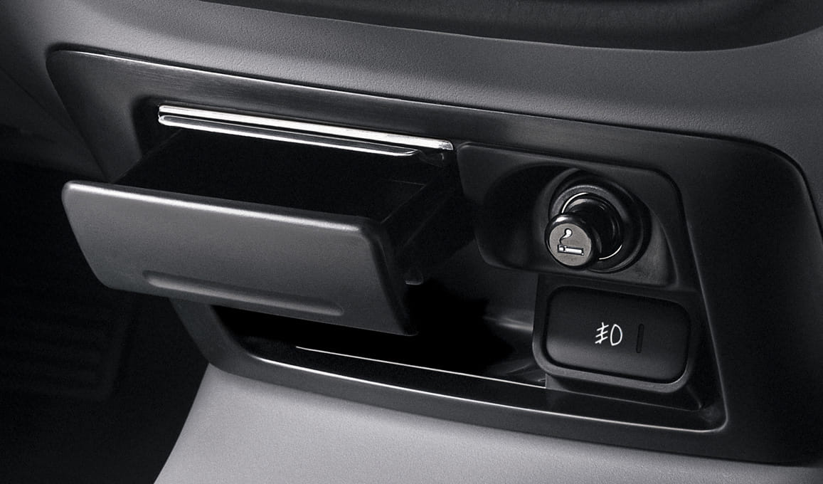 These decade old top car features are missing in latest car models, which attracted you when purchased