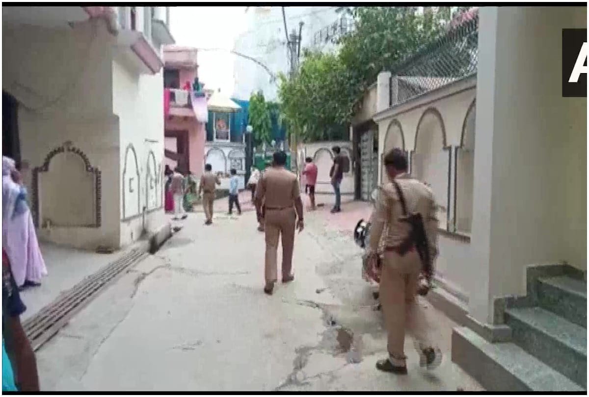 Noida News: A couple was found dead inside a room at Hoshiarpur village in Sector 51 Noida Police