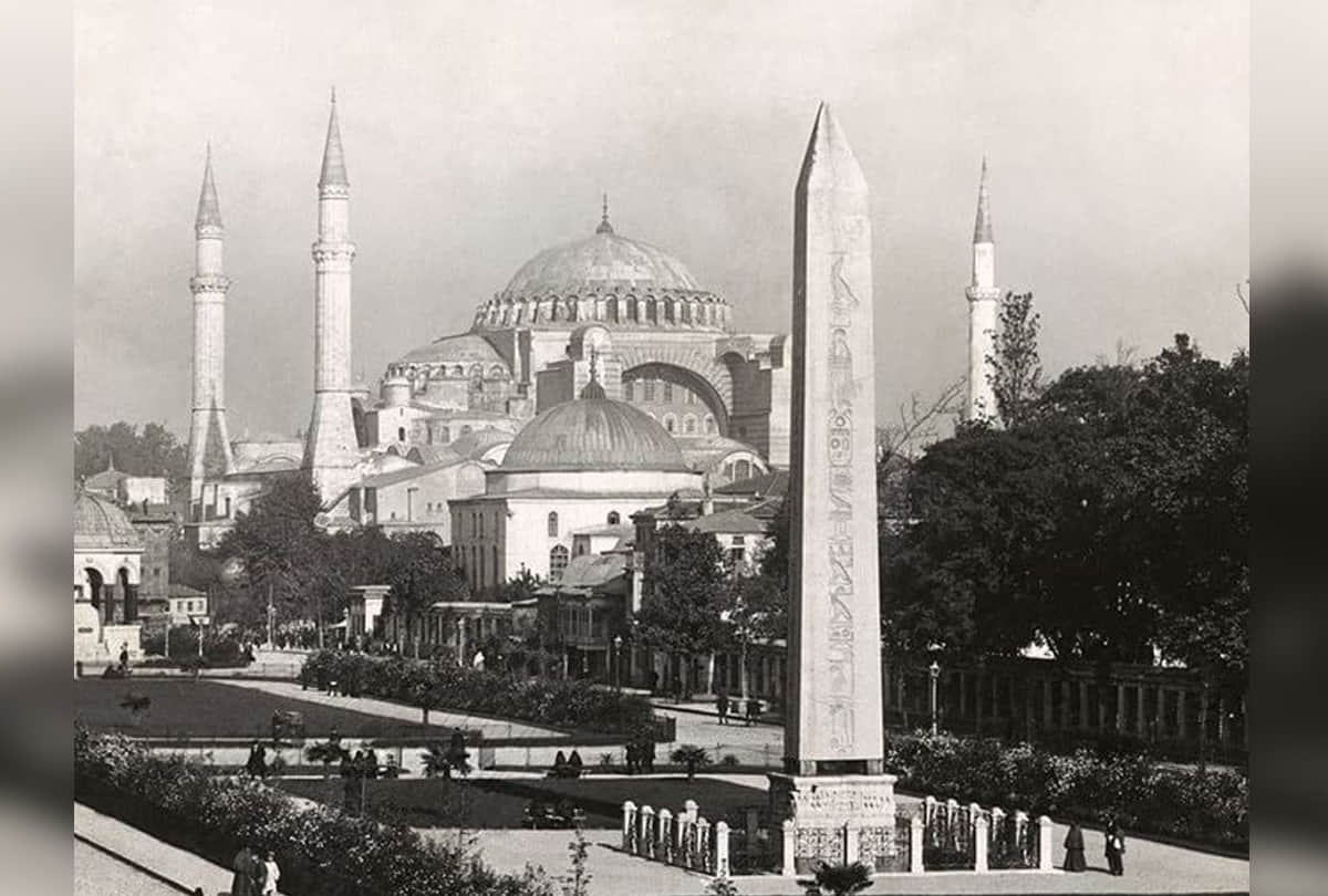 Hagia Sophia In İstanbul : 900 years church, 500 years mosque, then museum, now mosque again, Know History