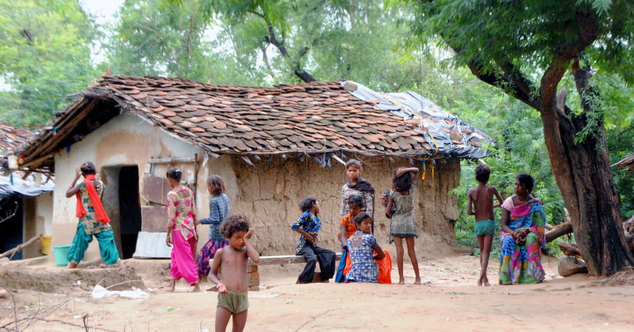 daphaeepurava: moolabhoot suvidhaon ko taras rahe aadivaasee