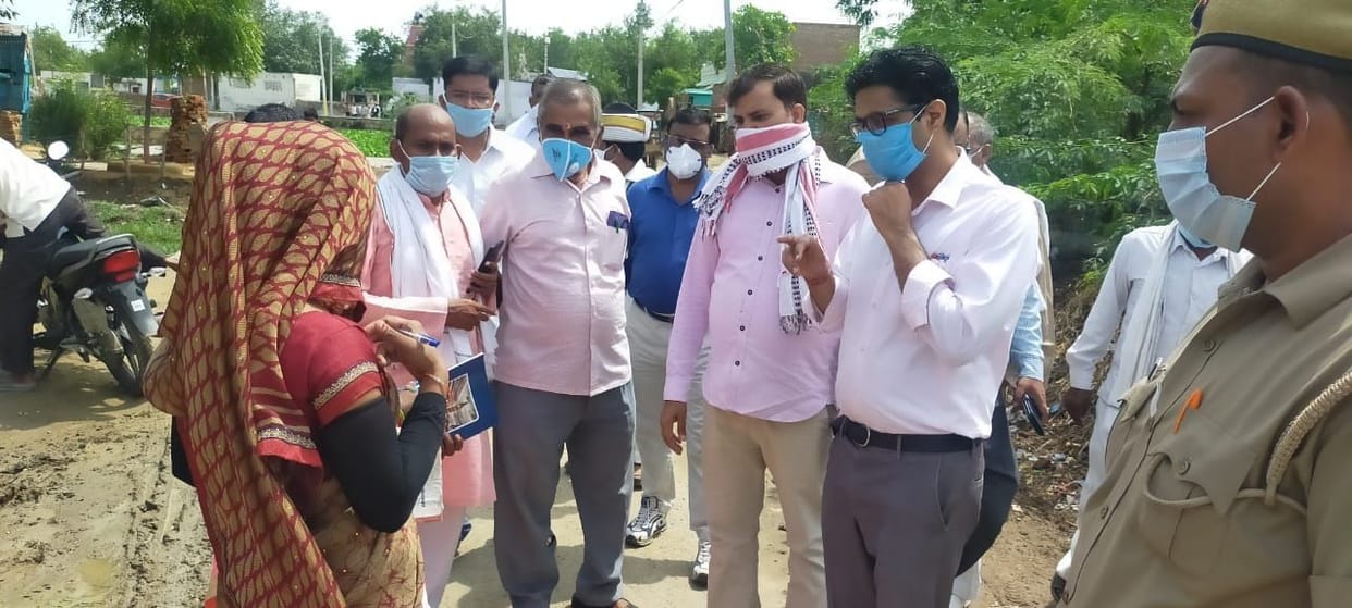 inspaction, cdo, toilet, panchayat bhavan, mathura
