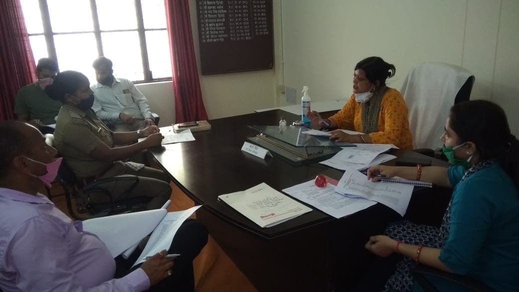 Give tourists room in hotels for at least seven days: SDM