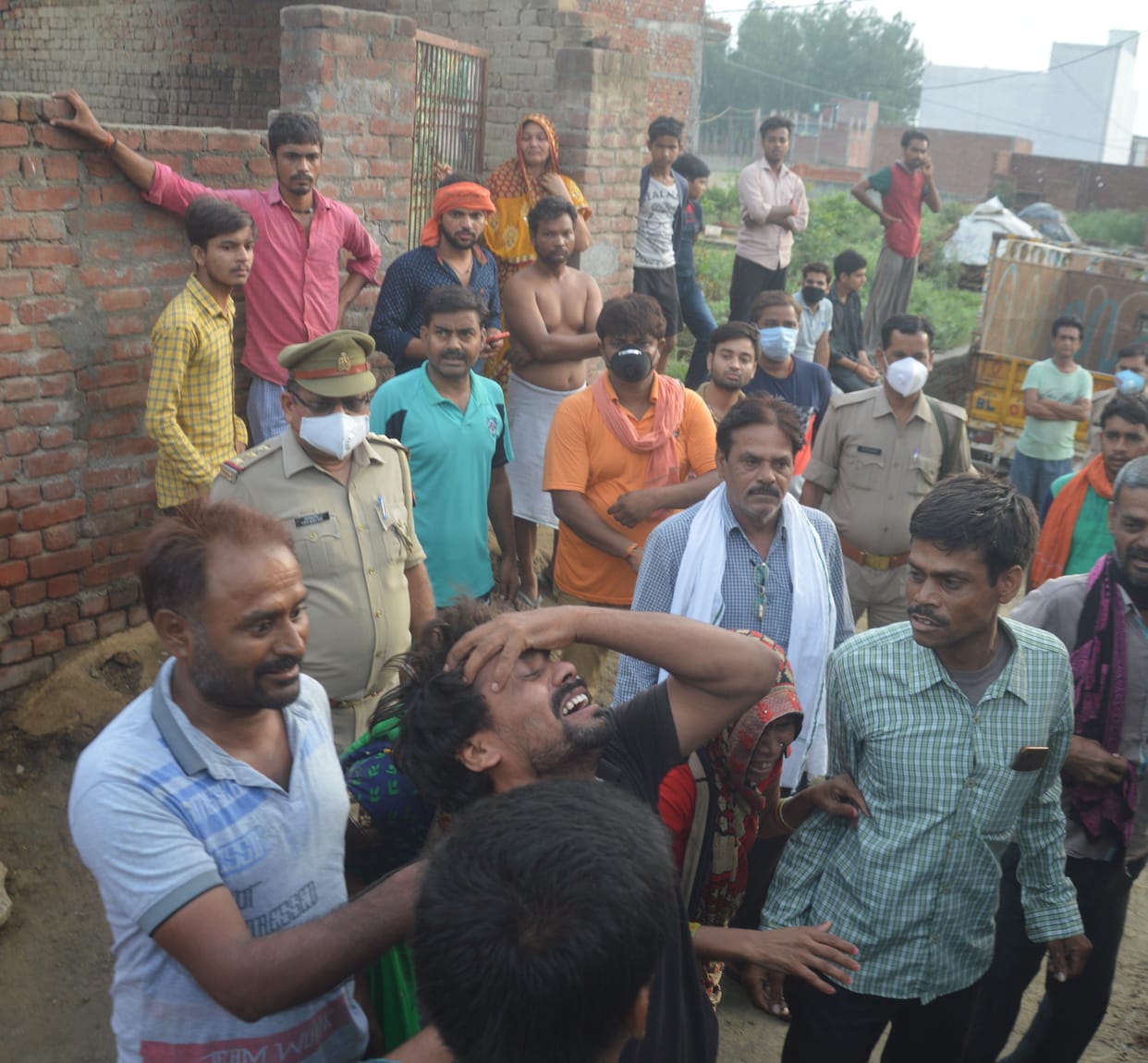 Hathras: Dead body found in a blood plant soaked in blood, sensation