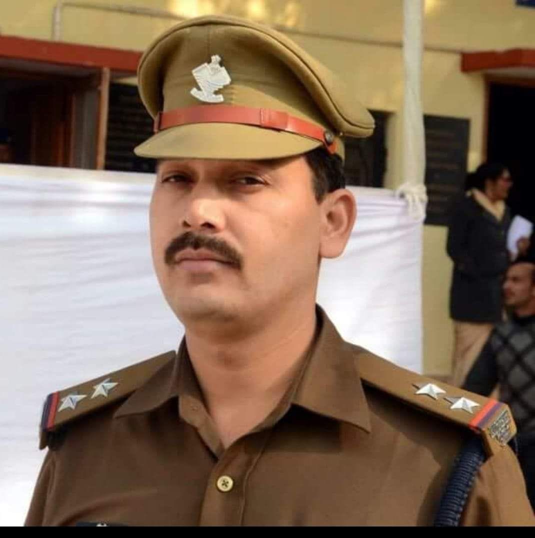 SI Vinod and Constable Mamlesh, who saved the lives of DM and SP, will get the Survival Medal
