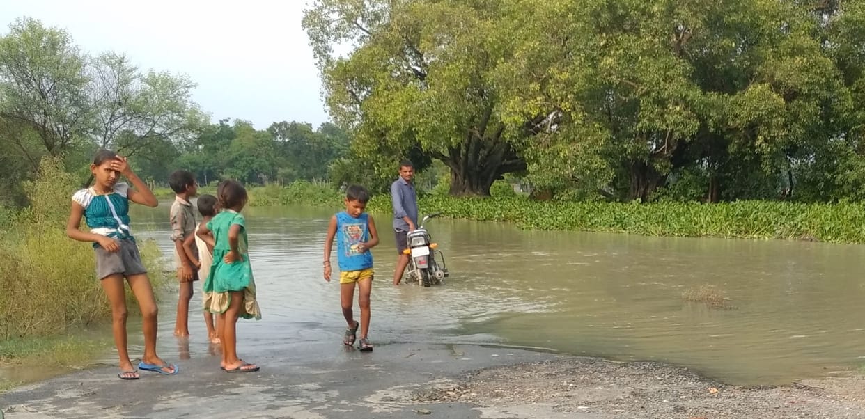 Waterlogging around 30 villages, five thousand population in Sansat