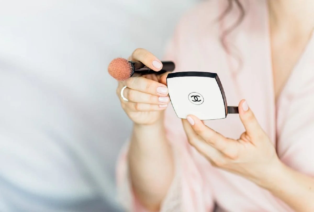 diwali 2023 Makeup List for festival season every woman must have this makeup