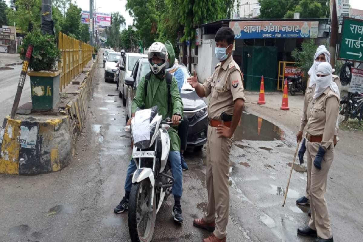 All markets and roadways buses are closed in six districts of western UP at today