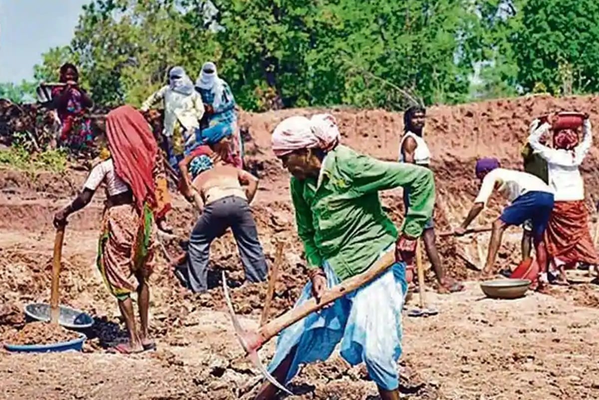 UP: Details of six and a half crore workers will be available on one click, government's campaign to add online