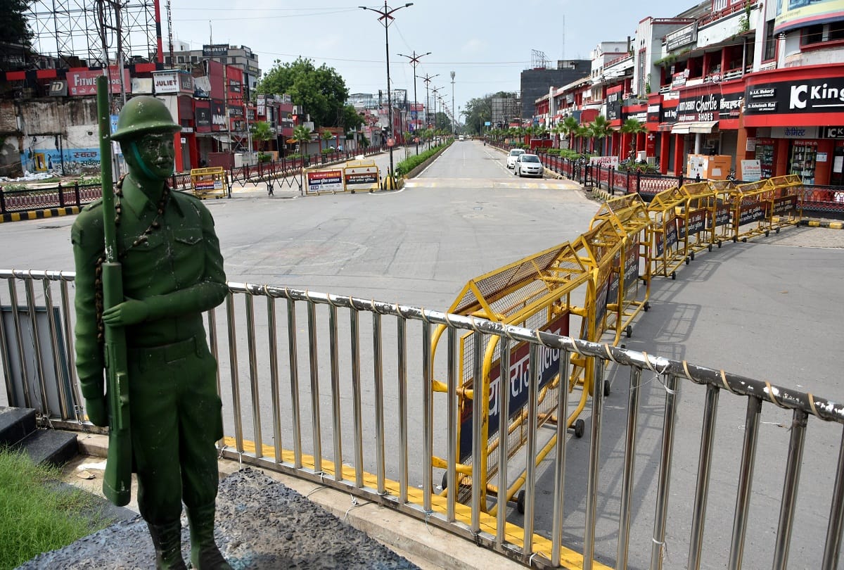 Prayagraj News: लॉकडाउन से भी ज्यादा रही सख्ती, कंट्रोल रूम से रखी गई निगरानी