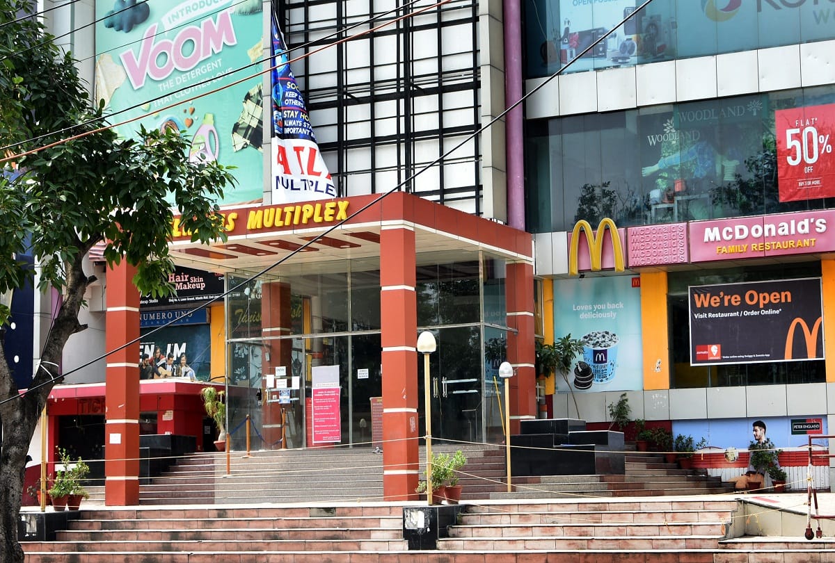 Prayagraj News: लॉकडाउन से भी ज्यादा रही सख्ती, कंट्रोल रूम से रखी गई निगरानी