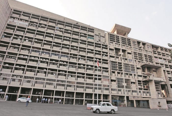 Coronavirus, Outsiders Entry Ban in Punjab Secretariate