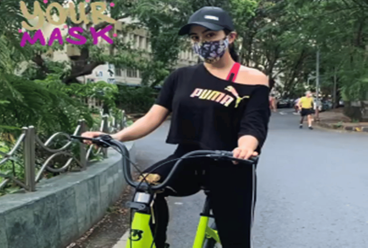 Sara Ali Khan and Ibrahim Ali Khan Cycling Photos Goes Viral