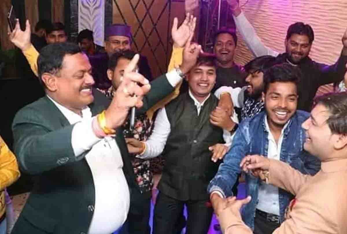 vikas dubey news: video of Vikas Dubey went viral, supporters shouting 'jail lock broke, our lion missed'