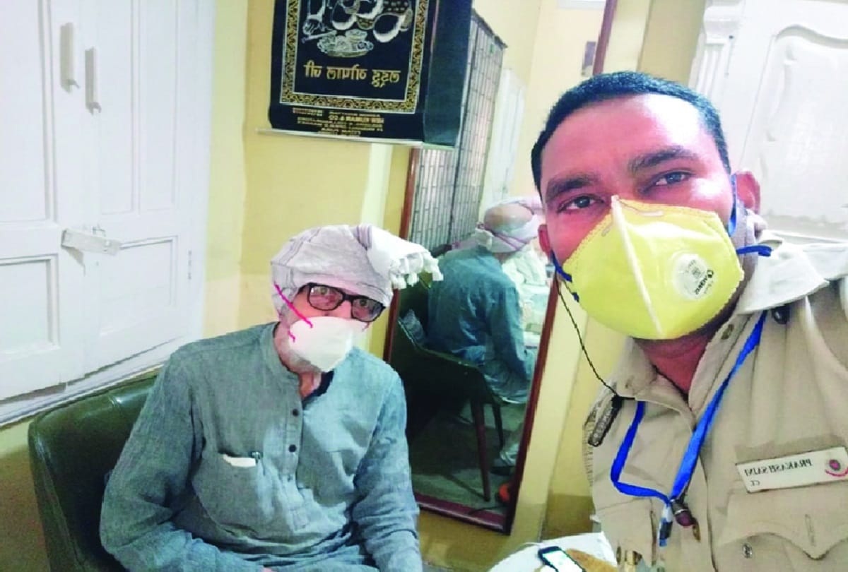 Police is taking care of the health of the elderly along with security