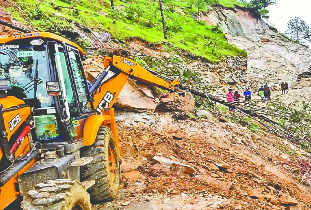 Uttarakhand: Two Roads which connects to china border closed Due to debris, Army soldiers Clean Roads