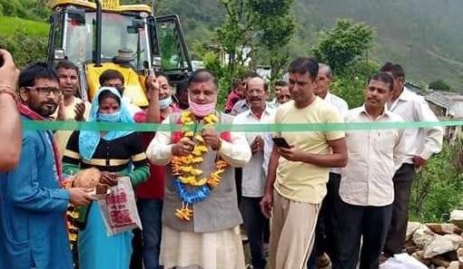 Asphaltization begins on Pani-Kujasu route