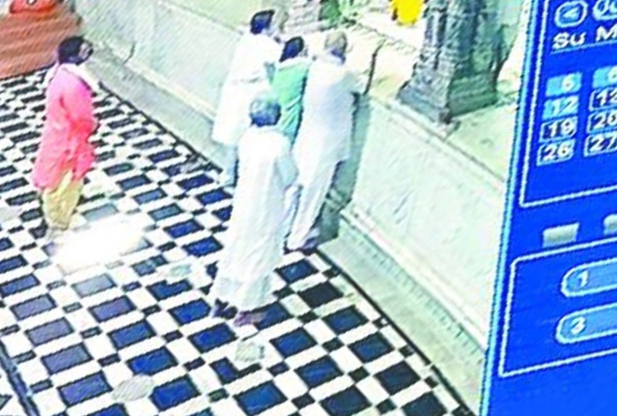 devotees entered in banke bihari temple vrindavan during lockdown