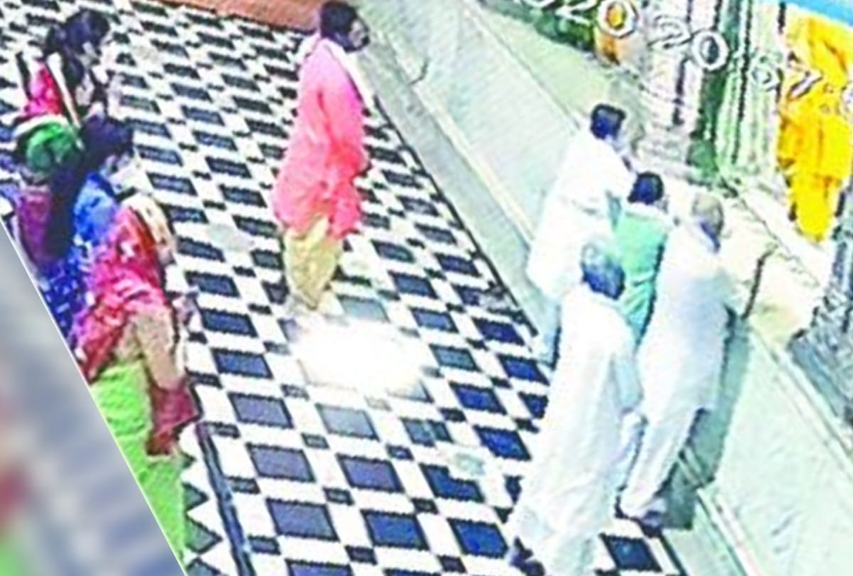 devotees entered in banke bihari temple vrindavan during lockdown