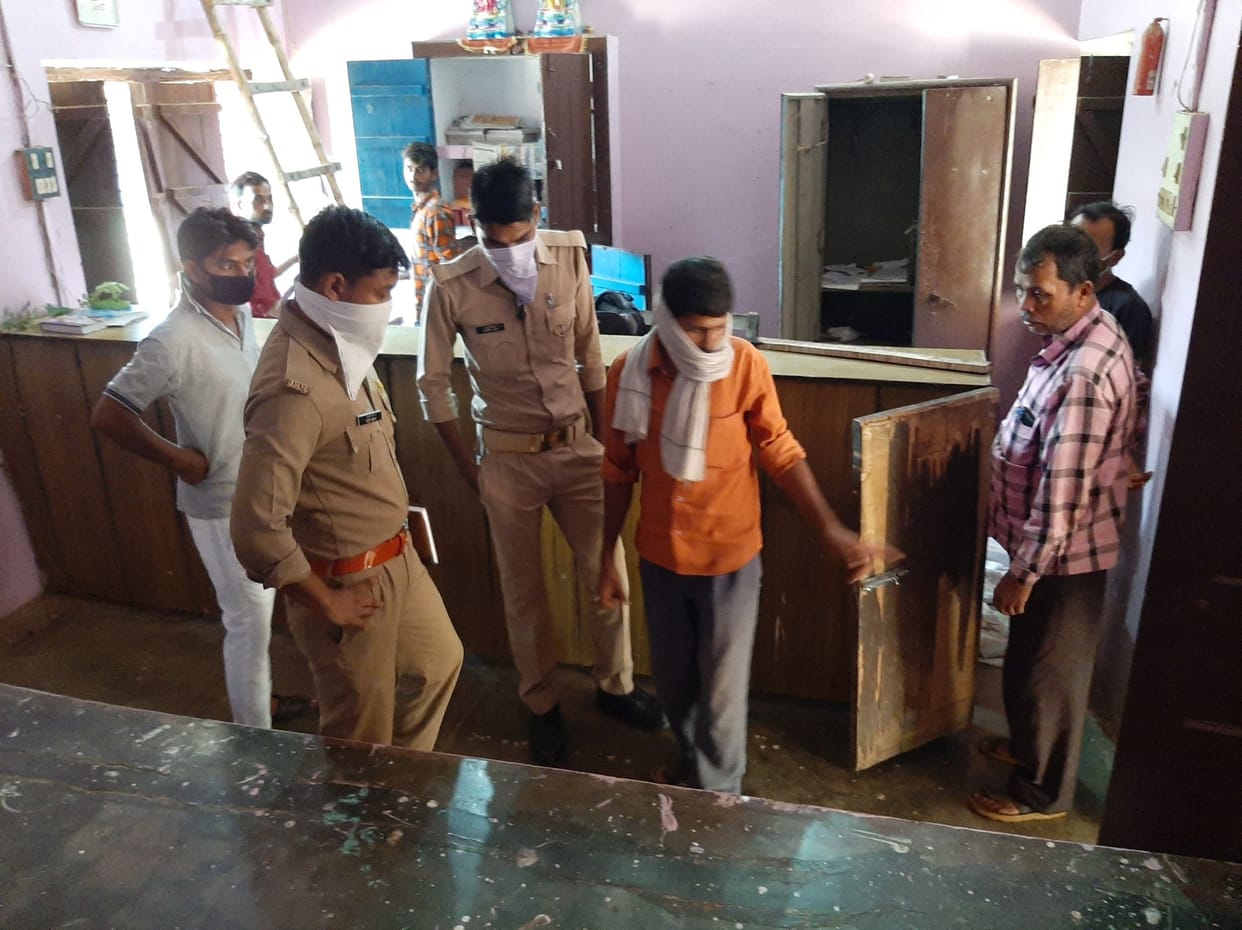 Two lakh theft in cold storage and tiles showroom