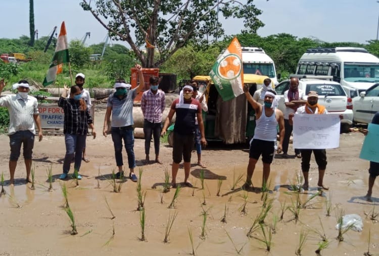 Unique protests by Chandigarh Youth Congress at dadwa village