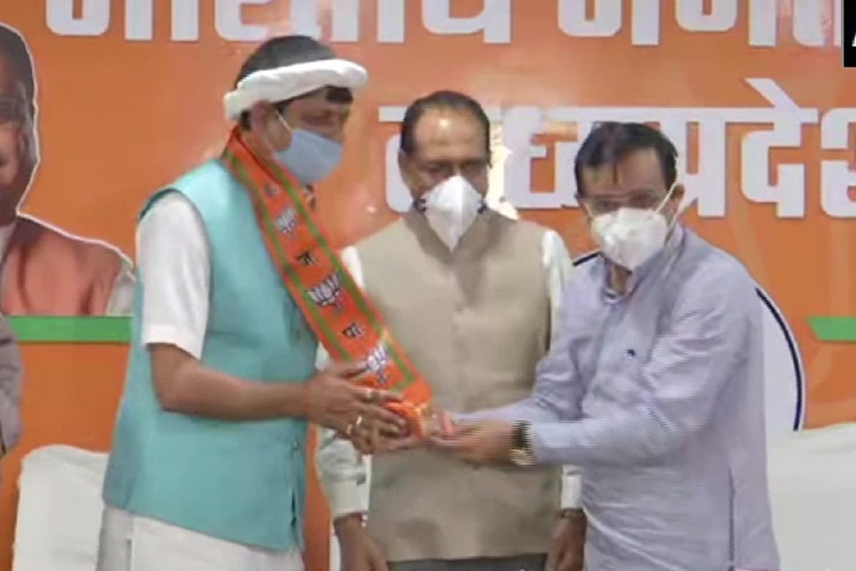 Madhya Pradesh: Congress MLA Pradhyuman Singh Lodhi from Bada Malhera joined BJP