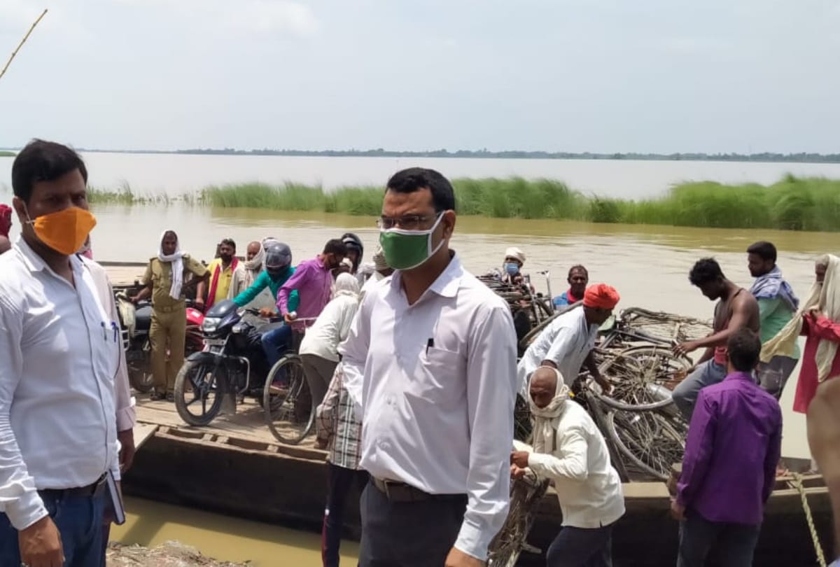 boat passengers drown in saryu ganga but saved by police
