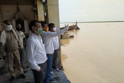 boat passengers drown in saryu ganga but saved by police