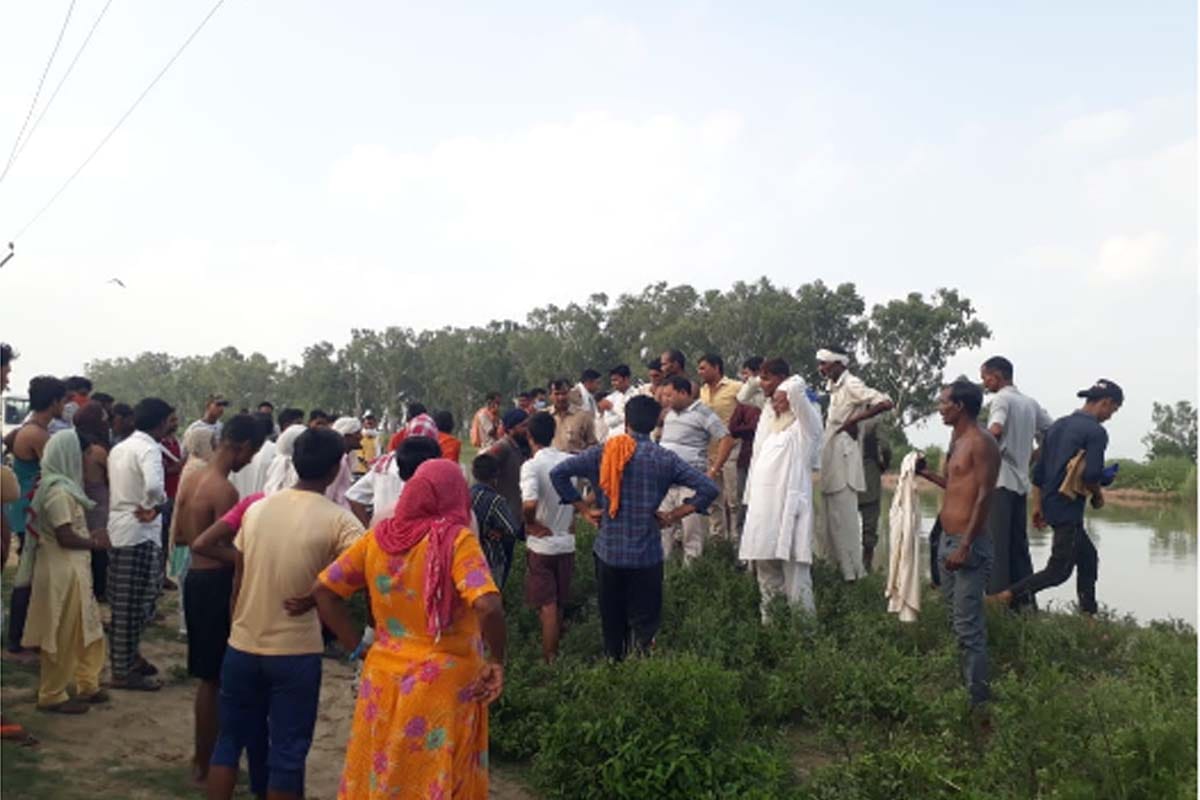 father save me,  seven year old simran dropdown in th gang nagar
