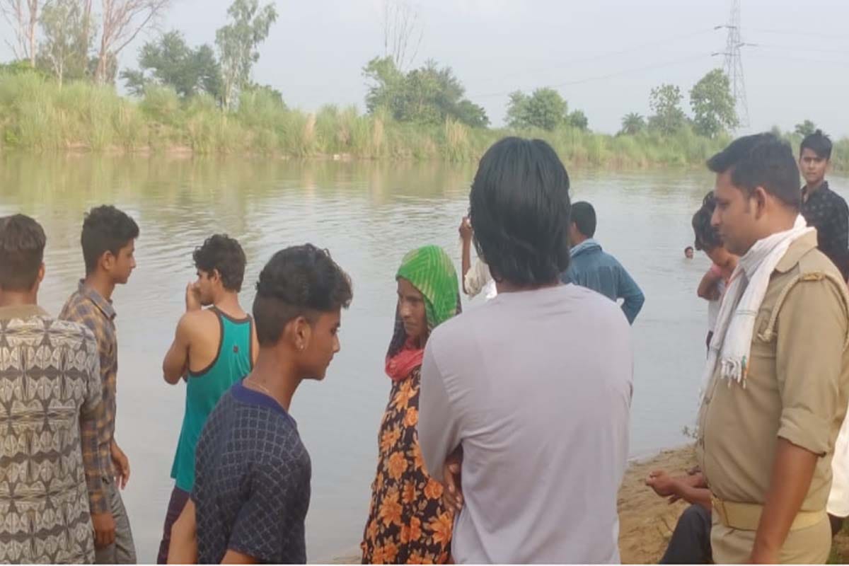 father save me,  seven year old simran dropdown in th gang nagar