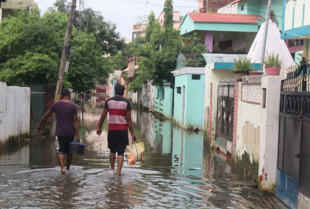 weather news today: Monsoon active in gorakhpur basti mandal enters water houses due to heavy rain
